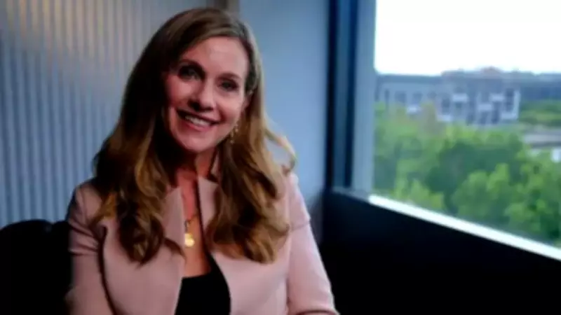 Julie Inman Grant: a reguladora australiana que enfrenta ameaças para proteger jovens nas redes