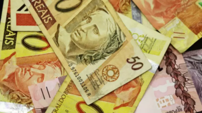 Juros sobem em janeiro: cartão parcelado atinge 194,9% ao ano e inadimplência cresce