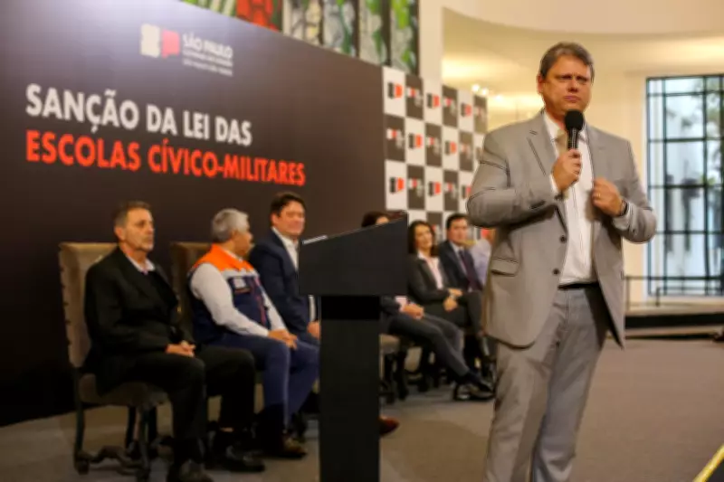 Justiça suspende programa de escolas cívico-militares de Tarcísio em São Paulo