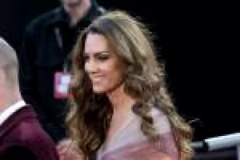 Kate Middleton brilha no Bafta 2026 com vestido Gucci e elegância real