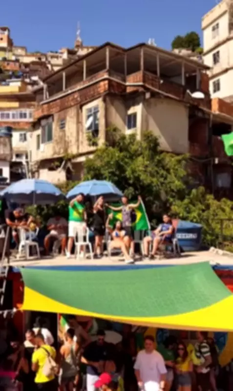 Lajes da Rocinha têm filas de turistas para vídeos de drone no Rio de Janeiro