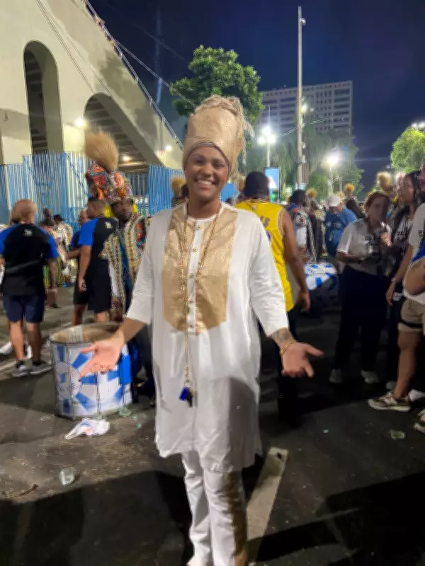 Laísa Lima, diretora de tamborins da Beija-Flor, defende mais espaço para mulheres no carnaval