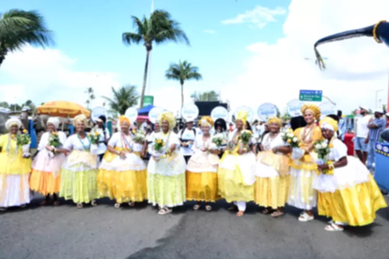 Lavagem de Itapuã encerra ciclo de festas pré-carnavalescas em Salvador com homenagens e trânsito alterado