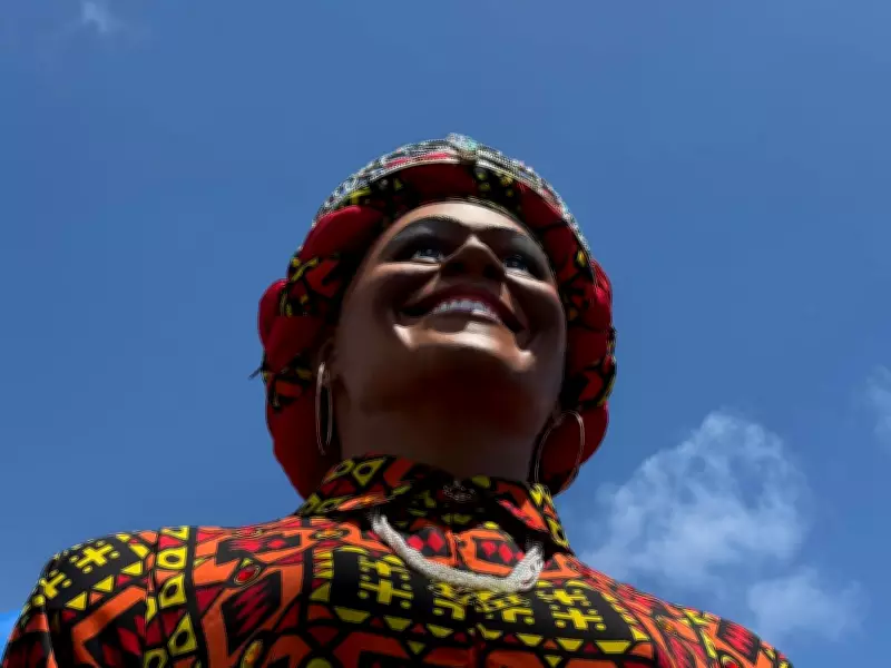 Lenda da 'Princesa dos Canaviais' ganha vida em boneco gigante no Galo da Madrugada