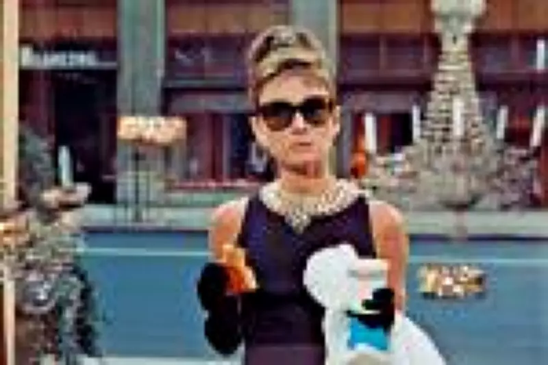 Lily Collins será Audrey Hepburn em filme sobre bastidores de 'Bonequinha de Luxo'