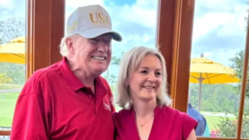 Liz Truss encontra Donald Trump em clube de golfe e declara apoio ao ex-presidente