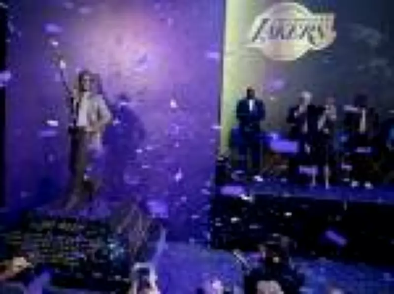 Los Angeles Lakers imortaliza Pat Riley com estátua em homenagem à era Showtime