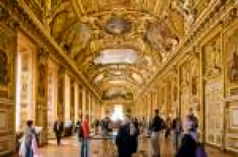 Louvre aumenta ingressos para não-europeus após roubo histórico sob gestão Macron