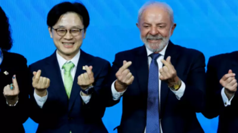 Lula recebe luva simbólica da Coreia do Sul em encontro com líder Lee Jae-Myung