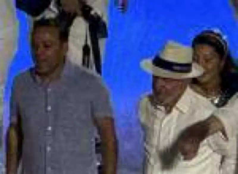 Lula se emociona e chora durante homenagem da Acadêmicos de Niterói no Carnaval