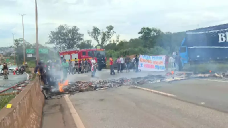 Manifestação fecha Anel Rodoviário em BH antes de votação sobre ocupação Vila Maria
