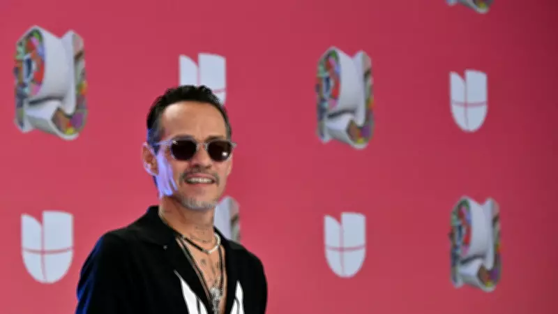 Marc Anthony defende família Beckham em polêmica e vive expectativa de novo filho