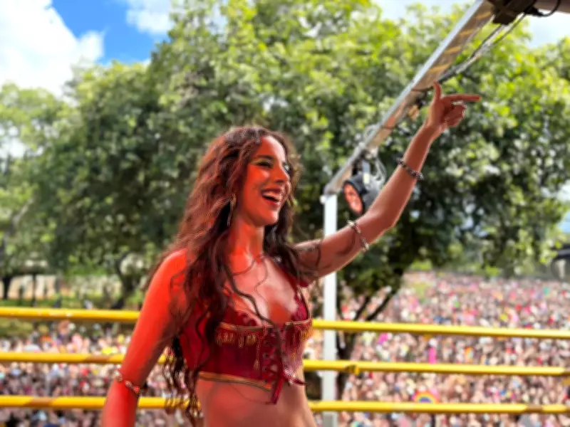 Marina Sena estreia Bloco Marinada no carnaval de BH com multidão e escolta policial