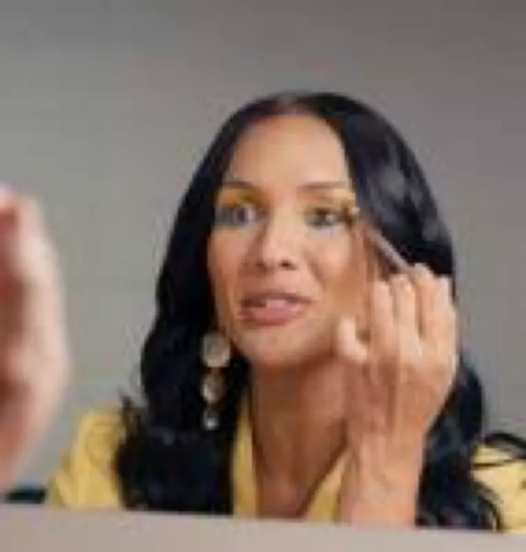 Maxiane transforma críticas por maquiagem roxa em campanha publicitária após BBB 26