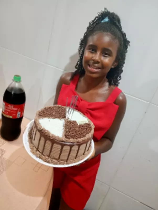 Menina de 10 anos será enterrada em Belford Roxo após ser baleada com o pai em ataque