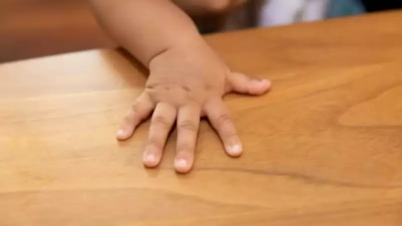 Menino de 2 anos percorre 1 km sozinho na madrugada e é resgatado em Teresina