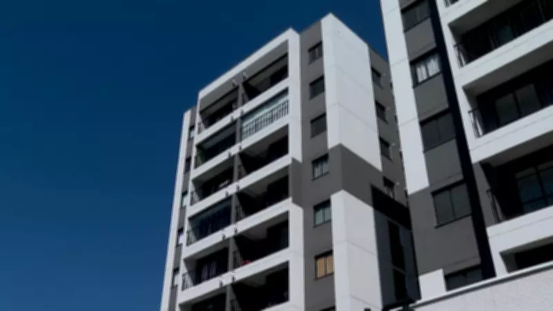 Mercado imobiliário bate recorde em 2025 com 453 mil lançamentos, apesar de juros altos