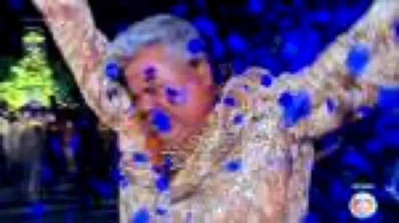 Milton Cunha se emociona com Ney Matogrosso na transmissão da Globo do Carnaval