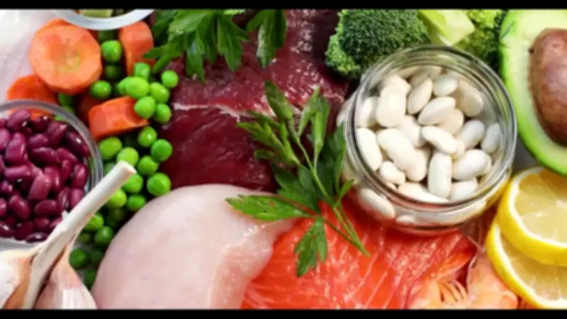 Mito da proteína: excesso não gera músculo e pode causar problemas renais