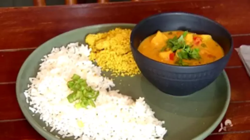 Moqueca Vegana de Banana da Terra: Tradição Cearense Reinventada em Fortaleza
