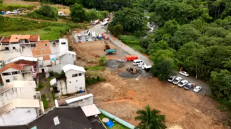 Moradores evacuam condomínio após cheiro forte em obra da Transpetro em Mangaratiba