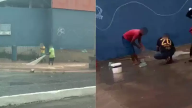 Moradores pescam peixes em avenida alagada após chuvas em Teresina