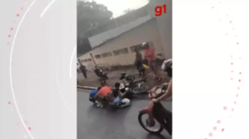 Motociclista cai ao parar para observar acidente em Governador Valadares