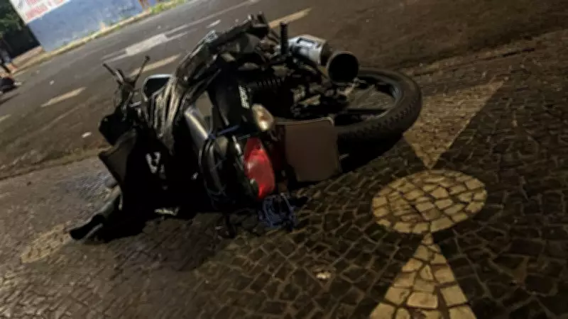 Motociclista de 27 anos morre após colisão em cruzamento de Uberlândia