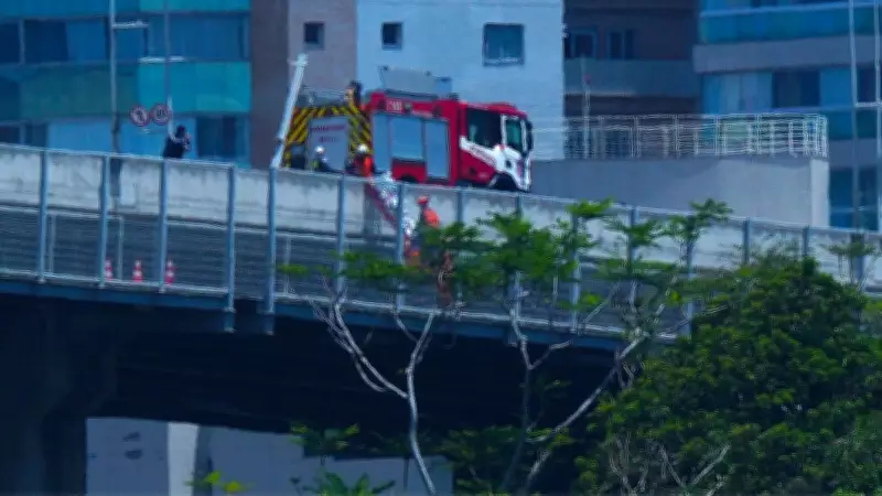 Motociclista de 60 anos morre após ser lançado da Terceira Ponte para ciclovia no ES