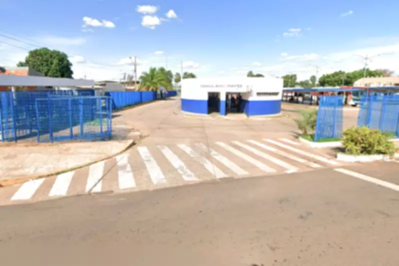 Motociclista invade contramão em terminal de Campo Grande durante fuga da polícia