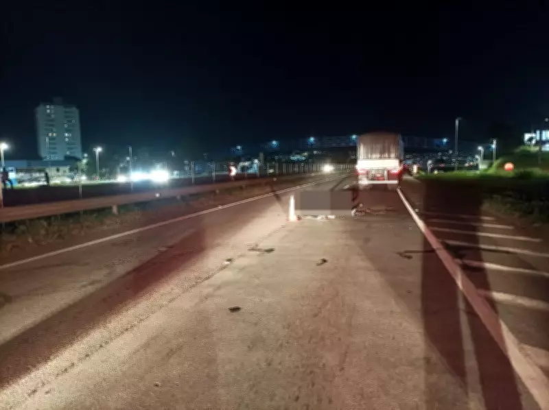 Motociclista morre ao colidir com traseira de caminhão parado na BR-262 em Nova Serrana