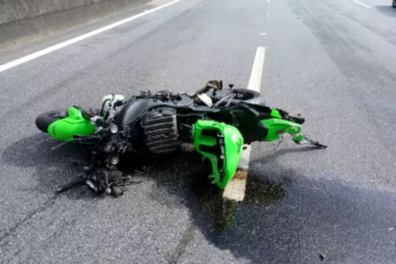 Motociclista morre após colidir com carreta e defensa metálica em rodovia de São Vicente