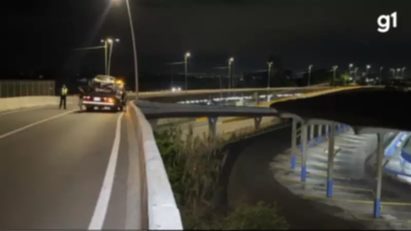 Motociclista morre após queda de viaduto em Porto Alegre: velocidade elevada foi causa