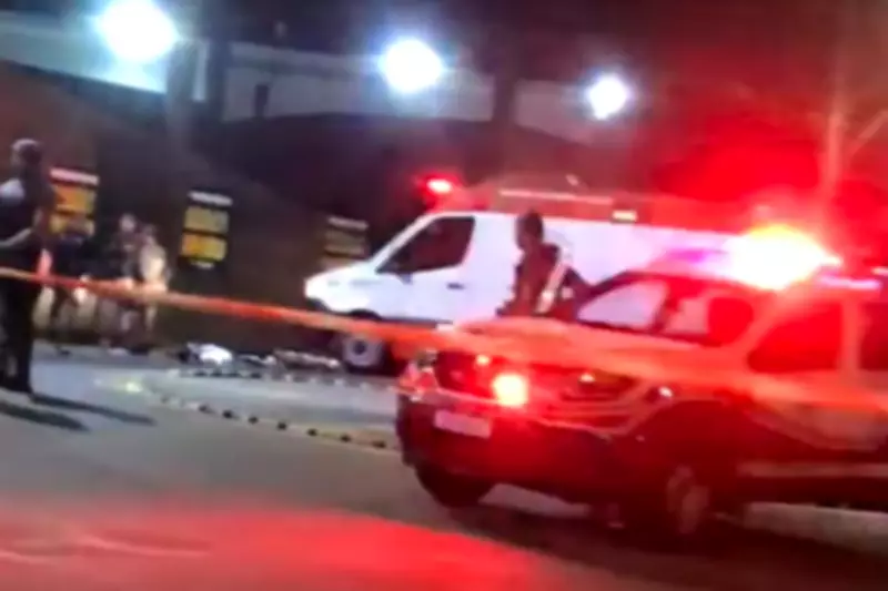 Motociclista morre em acidente durante fuga da PM em Peruíbe; adolescente fica ferido