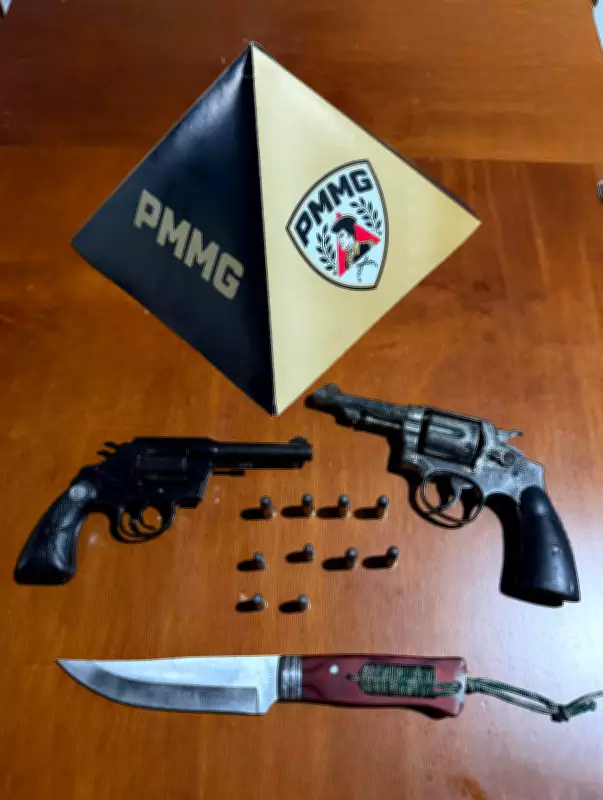 Motociclista preso com armas após fuga arriscada de abordagem policial em Periquito