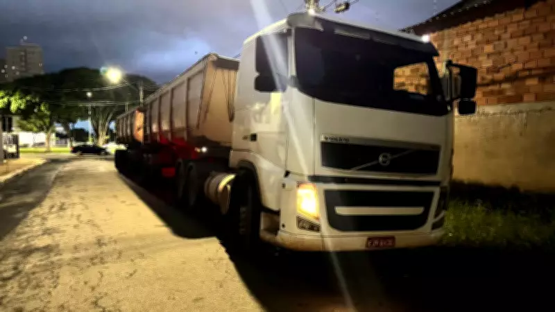 Motorista é preso com 58 tijolos de cocaína escondidos em caminhão de minério em Americana