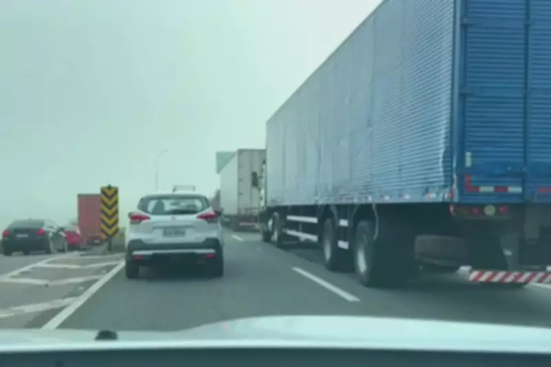 Motorista é assassinado em fila após pane de carreta na BR-116 no Paraná