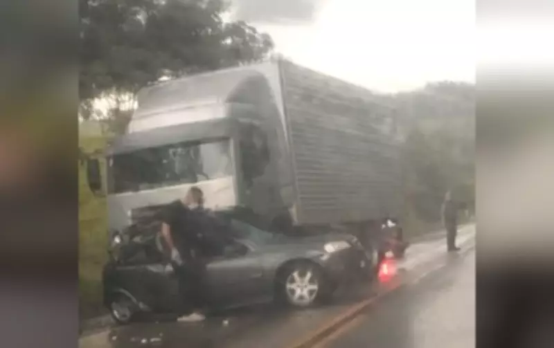 Motorista de 29 anos morre em colisão frontal com caminhão na SP-157 em Guareí