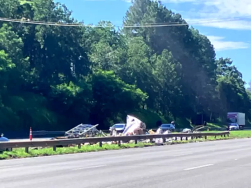 Motorista de carreta morre após acidente com derramamento de solvente na Rodovia Dom Pedro em Campinas