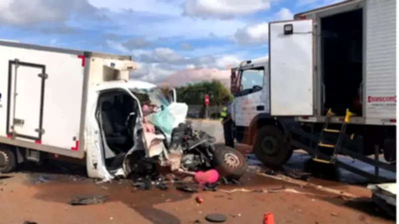 Motorista em estado grave após colisão entre caminhões na SP-191 em Araras