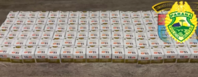 Motorista preso com carga ilegal de medicamentos após ser flagrado usando celular ao volante