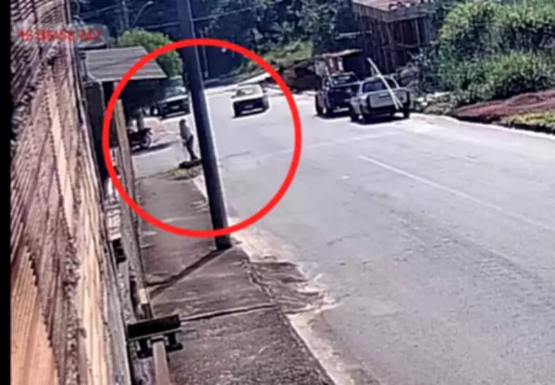 Motorista sem habilitação atropela funcionário e foge sem socorro em Arcos, MG