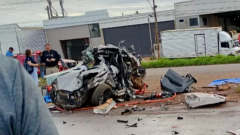 Motorista sobrevive após carro bater em caminhão na BR-163 em Sinop, MT