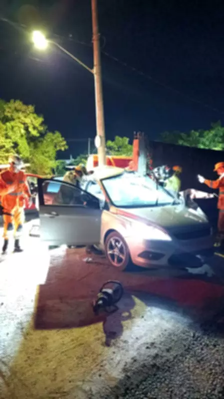 Motorista sofre traumatismo após colidir com muro em Montes Claros