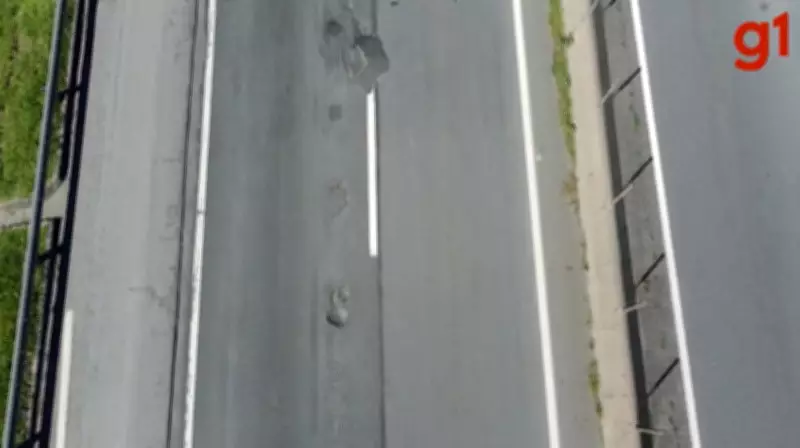 Motoristas enfrentam buracos na Via Dutra no Vale do Paraíba durante alta do Carnaval