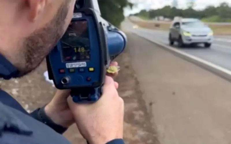Motoristas são flagrados a quase 150 km/h em rodovia de Goiás durante Operação Carnaval