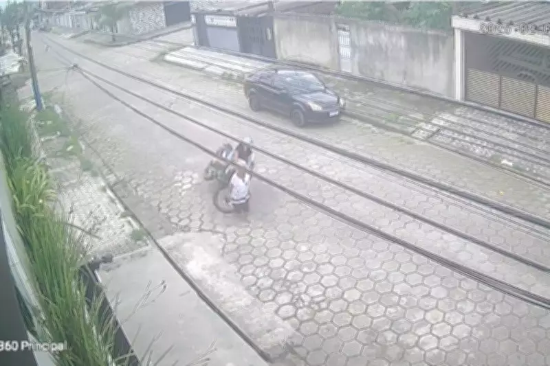 Mulher de 69 anos morre atropelada por motociclista em São Vicente, SP