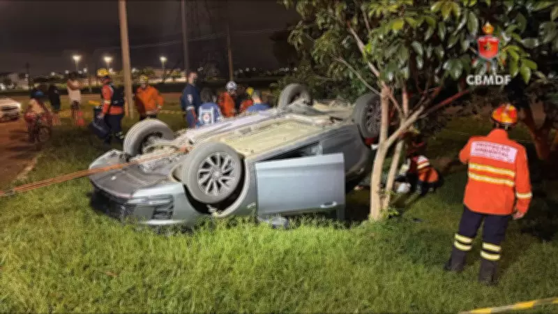 Mulher morre após capotar carro em Samambaia; motociclista também perde a vida na Asa Norte