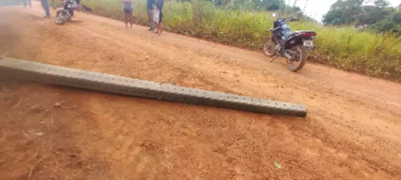 Mulher morre degolada por cabo de aço de poste que cedeu em rodovia de Roraima