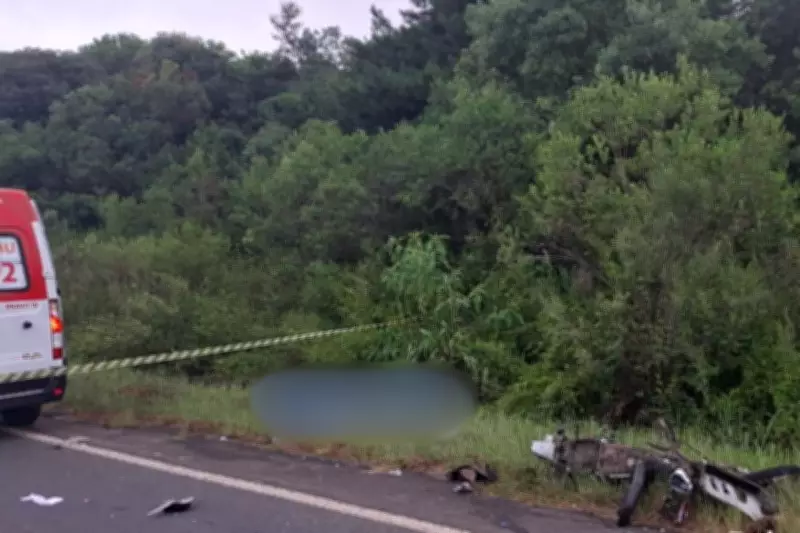Mulher morre em acidente com motoneta após colisão em rodovia do Paraná